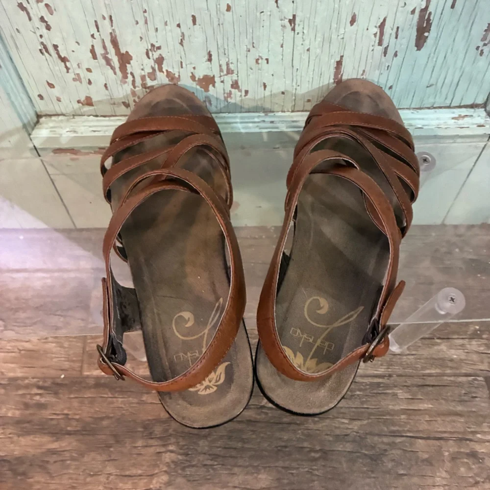 Women’s Dansko brown leather strappy sandals - Picture 4 of 6